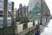 英國知名塗鴉藝術家班克斯最新創作倫敦現蹤　卻遭人潑灑白漆破壞