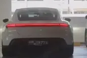 直擊保時捷停車塔車震！「車號」成明牌　還真的中獎了