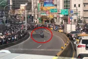 超級勇者！台北橋塞車他放大招「騎一人車道」　網嗨：英雄突破重圍