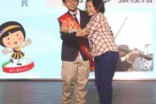 嬤孫相依為命！13歲童「幫賣紅龜粿」　成績優異獲頒自強兒少