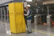 影/北台灣雷雨狂轟！　桃機一航廈天花板「漏水30分鐘」