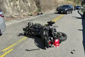 台中鬼切男超車被叭自撞山壁　重機斷兩截「人噴飛12米」害後方騎士慘摔
