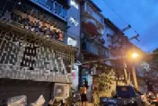 快訊/新店男子「站5樓陽台等朋友」突墜地　頭部重創送醫不治