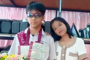 12歲少年曬 「正妹小女友」搭肩合照！嫩妹真實身分曝光全場嚇傻
