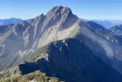 7.2強震撼全台/玉山主峰西側突崩塌「冒煙塵」　鄭明典急籲：別往山裡去！