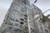 7.2強震撼全台/外牆龜裂嚴重！　北市松山建成花園遭貼限期補強「黃單」