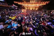 大甲媽遶境/深夜起駕「20萬人擠爆鎮瀾宮送轎」　震撼畫面曝