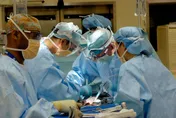 影/中年女患怪病「全身長滿數千個腫瘤」　撐過60小時手術重獲新生