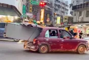 影/正港運「冰」車！屏東街頭驚見超狂小March硬吞大冰箱「快比車身長」