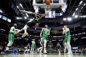 影/NBA史上首見！綠衫軍「全隊0罰球」吞敗　公鹿傷了字母哥笑不出來