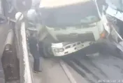 影/命超大！他慘遭水泥車幾近「零死角」輾壓　竟毫髮無傷走出