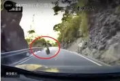 7.2強震撼全台/黃牌重機呼嘯下秒遇山崩！網憂被困在中橫　身分曝光：是警察