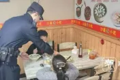 單親爸工作深夜難歸　陸小兄妹餓到報警：父親一天沒回家了肚子好餓