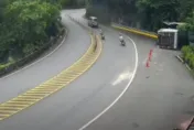 快訊/駛近北宜公路財茂彎卻翻車！　噴飛7公尺….駕駛傷勢曝光