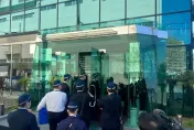 卡車運送900KG鐵籠竟掉落！6旬老翁遭壓重傷昏迷　疑未確實固定釀禍