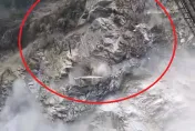 影/直擊要命瞬間！太魯閣砂卡礑步道崖壁崩落　搜救員迅速跳水避難