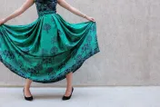 打敗牛仔褲！妹子「穿長裙兩年」回不去　網贊同嘆這缺點：秒變孕婦裝