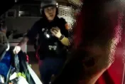 影/男子跟妹「車會」遇臨檢糗曝光！還被搜出槍毒　正宮趕到警局氣炸