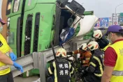 貨櫃車圳頭交流道上翻覆　正值上班尖峰時間回堵嚴重