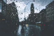大雨狂襲！北部上空「一團尖雲」覆蓋　7縣市大雨特報