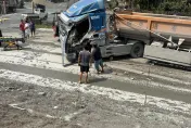 快訊/屏東隘寮溪聯結車對撞！2車車頭盡毀「1駕駛傷重不治」　現場照曝