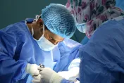 女大生「私密處」手術！遭「5實習男醫師」無預警圍觀　她崩潰發文