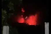 影/印尼魯昂火山再爆發！恐怖「紅色夜空」嚇人　當局撤離828人、提升至2級警戒