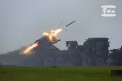 影/陸軍雷霆2000火箭彈狂射79秒！阿帕契實彈射擊響尾蛇、地獄火飛彈