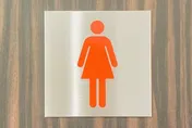 醉漢闖女廁被架走時摔傷　求償4.5萬...陸法院判決曝