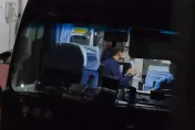 影/保母姊妹當庭哭了！稱自責「沒救活剴剴」　2人續押禁見上囚車