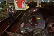 快訊/普悠瑪遭「汽車闖入平交道撞水泥墩」　宜蘭至礁溪西正線斷電封鎖