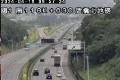 快訊/國1南向造橋段嚴重車禍！自小客慘被撞爛2傷　1人命危送醫