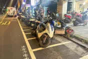 快訊/南港街頭驚見公車失控「1撞8」 ！停路邊機車遭殃像保齡球瓶全倒