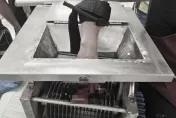 影/慎入！豬肉攤女員工「手掌捲進絞肉機」5根手指絞成肉泥