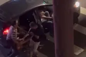 驚悚畫面曝光！4惡煞為5000元當街擄人　被害人狂喊「救命」遭強押
