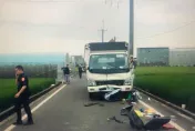 嘉義太保小路變黃泉路！夫妻雙載撞上回收車　男噴飛電桿女墜溝不治