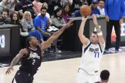 雷納德回歸也沒用！東契奇狂轟32分率獨行俠險勝快艇　系列賽1：1平手
