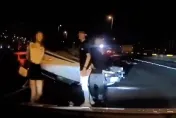 影/差點7天後回家！彰化國1深夜撞翻車　短褲妹站車前閃手機