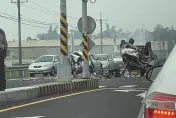 快訊/豐田工業區嚴重車禍！5車撞「1輛翻轉180度躺路邊」　1人OHCA送醫