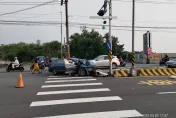 快訊/高雄師大門口重大車禍！一家4口開車自撞電桿　父亡3童受傷搶救