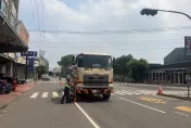 快訊/要命死角！高雄「混凝土車撞機車」　女騎士遭捲入車底