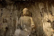 影/驚到「落下頦」！參觀龍門石窟他發出讚嘆聲…下秒慘了「下巴脫臼」急求救