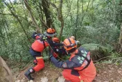 快訊/夫妻鱷魚島健行摔下山！空拍機找到人清醒　已救回路面