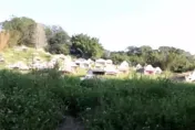 竹市公墓遭惡搞！24墓碑被噴「紅色X」　民俗專家警告：小心往生者報復