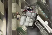 快訊/台中慈父為救女衝回火場喪命　倖存母急奔太平間撫雙屍痛哭