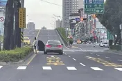 一泡尿要價6600！BMW男快車道等紅燈　竟「抽空」當街小解