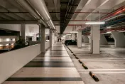 鳩佔鵲巢！炒房客囤大量停車位閒置未認領　遭社區業委會擅自轉租他人
