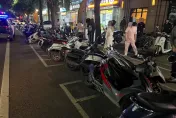 影/林口醉漢喝茫上路「1打12」　開車亂撞路邊機車慘變保齡球瓶全倒