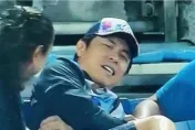 球來了！台八男星看職棒挨球吻　痛苦模樣上大螢幕放送