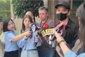 把3000人當乞丐！網紅「R哥」撒完錢進警局作筆錄　他道歉：從沒說自己有錢